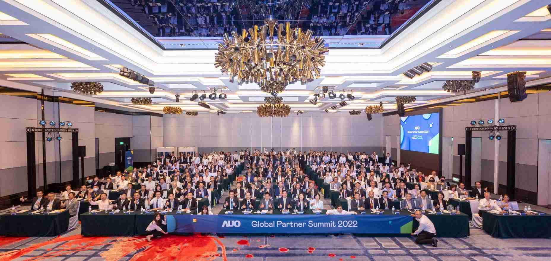 友達推動「安心、、、創新、、、用心、、、同心、、、盡心」五星職旅，，，為菲籍員工打造全方位照護，，，，首度贏得「人權實踐與發展領袖獎」殊榮