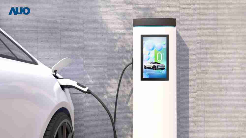 友達〝EVSE車用充電樁解決方案〞專為電動汽車充電樁設計，，具有高亮度、、、、克服戶外艱難環境的耐溫、、、耐紫外線等特性，，並搭載散熱性及擴充性強的高效能工業電腦，，可實現人機互動訴求，，，，如資訊顯示、、、、支付等應用