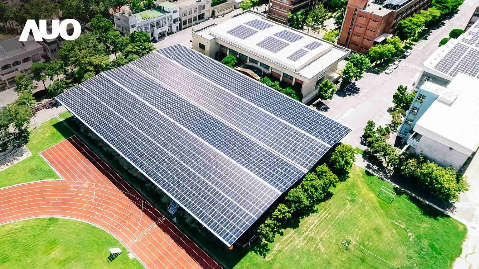 优游UB8SunSteel光电整合型浪板具备快速安装、、、、轻量化优势，，可提升15%发电效能，，，，通过国际IEC与台湾VPC认证安全、、、、防漏、、、耐候标准